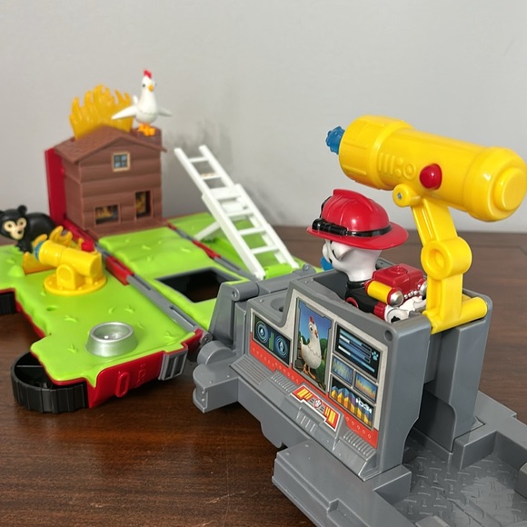 Paw Patrol Convertible Cars, Marshall and Chase - Picture 3 of 7